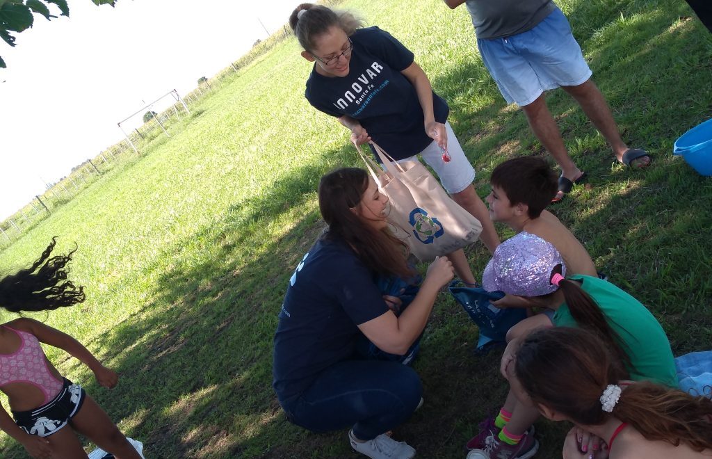 Junto a los niños en Las Tunas.